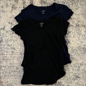 Isabel Maternity (2) V-Neck T shirts: black and navy size S